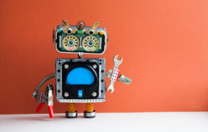 Liten robot med tang og muttertrekker