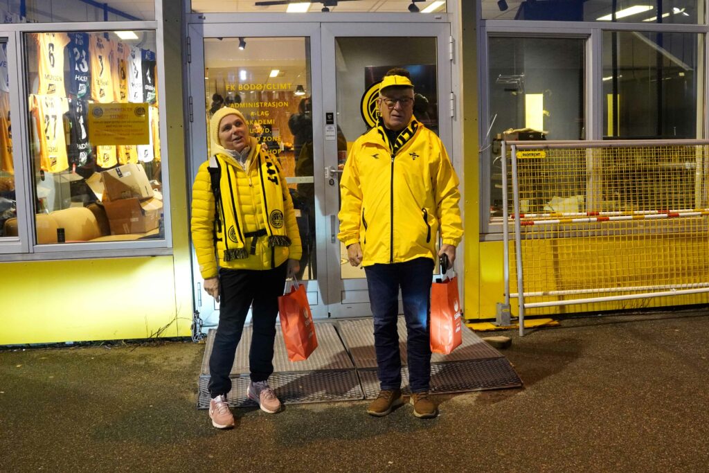 Glimt supportere Jan-Erik Eriksen og Berit Eriksen utenfor Aspmyra
